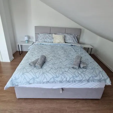 شقة Apartmani Sky 123