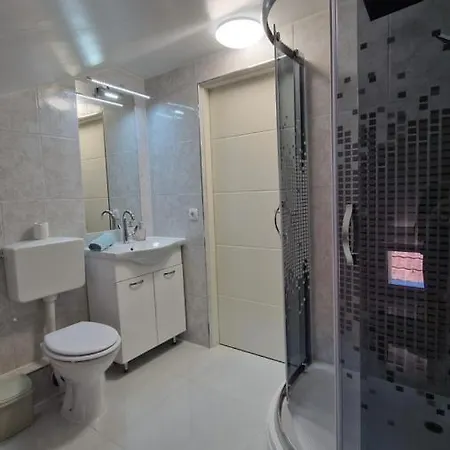 شقة Apartmani Sky 123