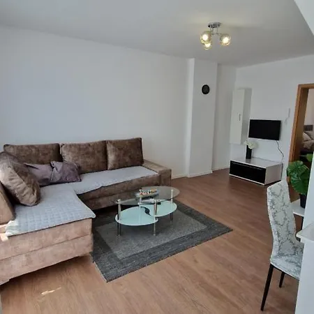 شقة Apartmani Sky 123 *