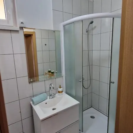 شقة Apartmani Sky 123 *